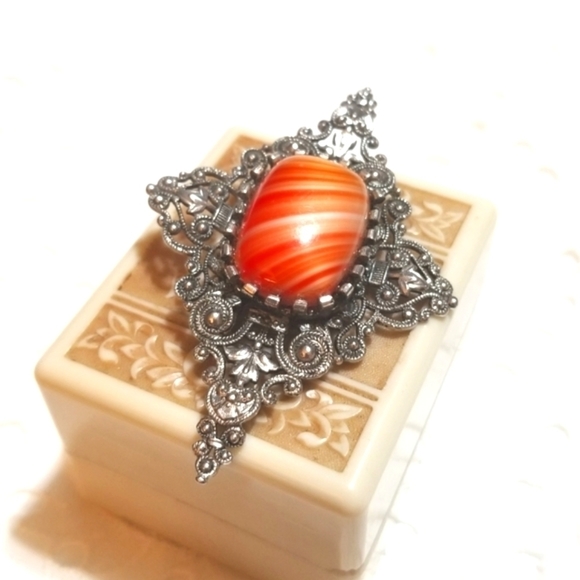 𝅺1930s Rare Porphyry Glass Cut Steel Filigree Brooch - Picture 5 of 6